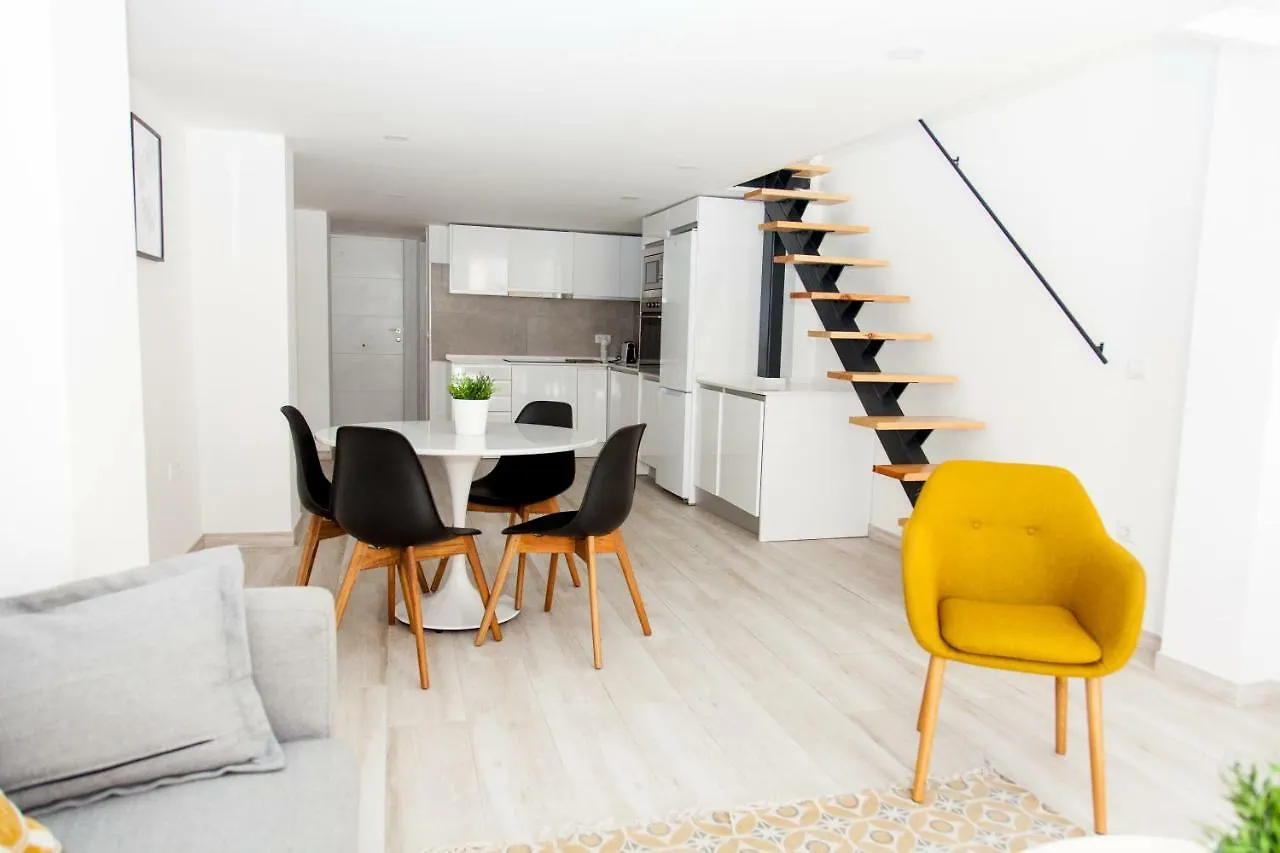 Gotoseville Feria Apartments 0*, Севилья